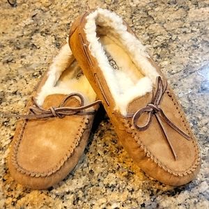 UGG Women's wool lined moccasin slippers Size 7